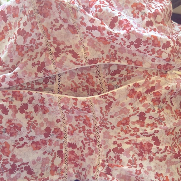 Anthropologie Moulinette Sours Red Floral Cotton/Silk
Amelie Blouse - Picture 10 of 15